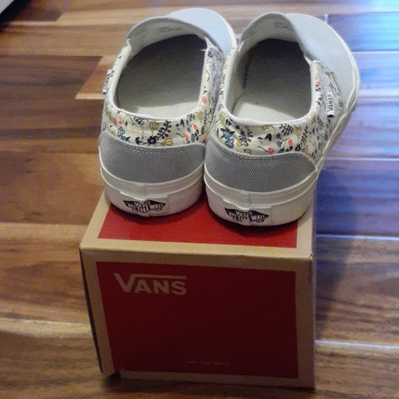 Vans - Picture 3 of 6